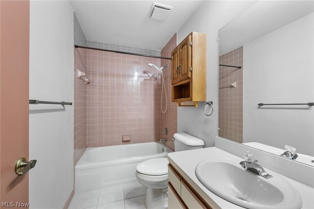 6656 Woodhawk Drive, Mayfield Heights, OH 44124