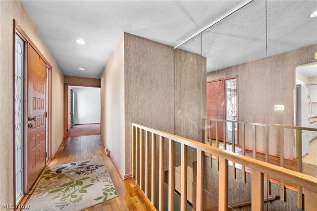 6656 Woodhawk Drive, Mayfield Heights, OH 44124