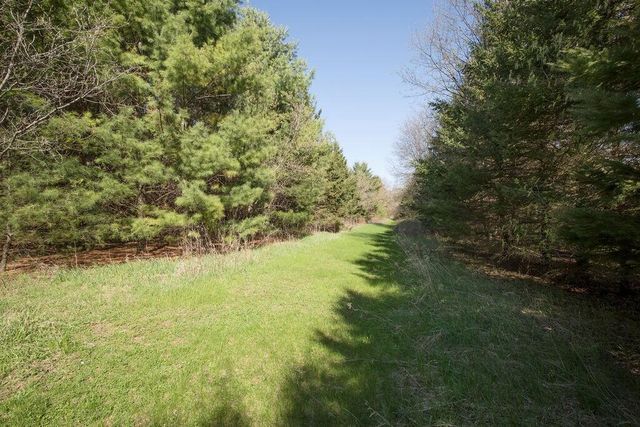 N5194 Blue Valley ROAD, Hartford, WI 53027