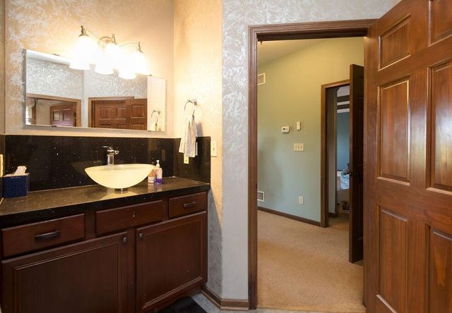 N5194 Blue Valley ROAD, Hartford, WI 53027