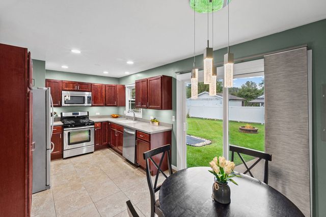5216 palm Street, Mchenry, IL 60051