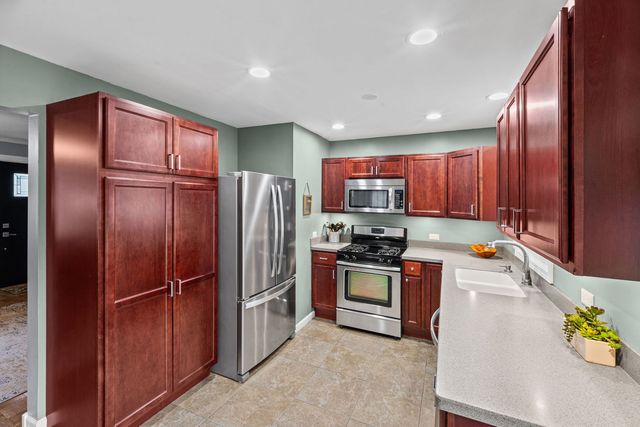 5216 palm Street, Mchenry, IL 60051
