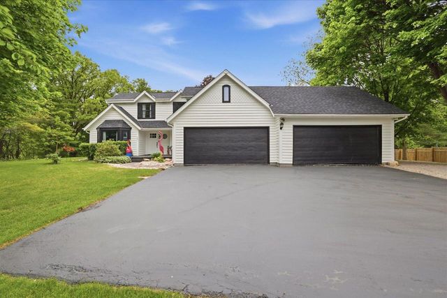 423 Bron Derw COURT, Wales, WI 53183