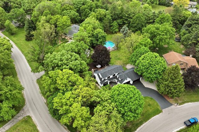 423 Bron Derw COURT, Wales, WI 53183