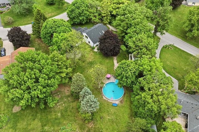 423 Bron Derw COURT, Wales, WI 53183