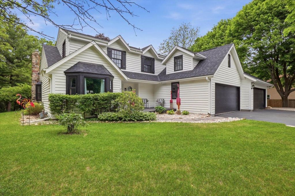 423 Bron Derw COURT, Wales, WI 53183
