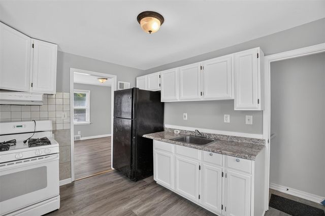 224 Victory Drive, Pontiac, MI 48342