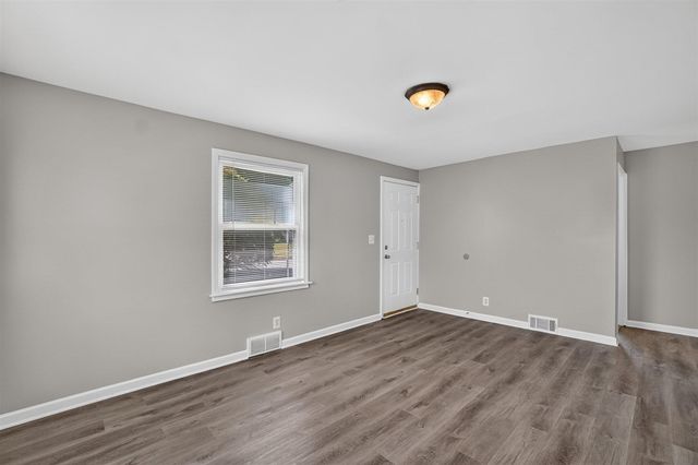 224 Victory Drive, Pontiac, MI 48342