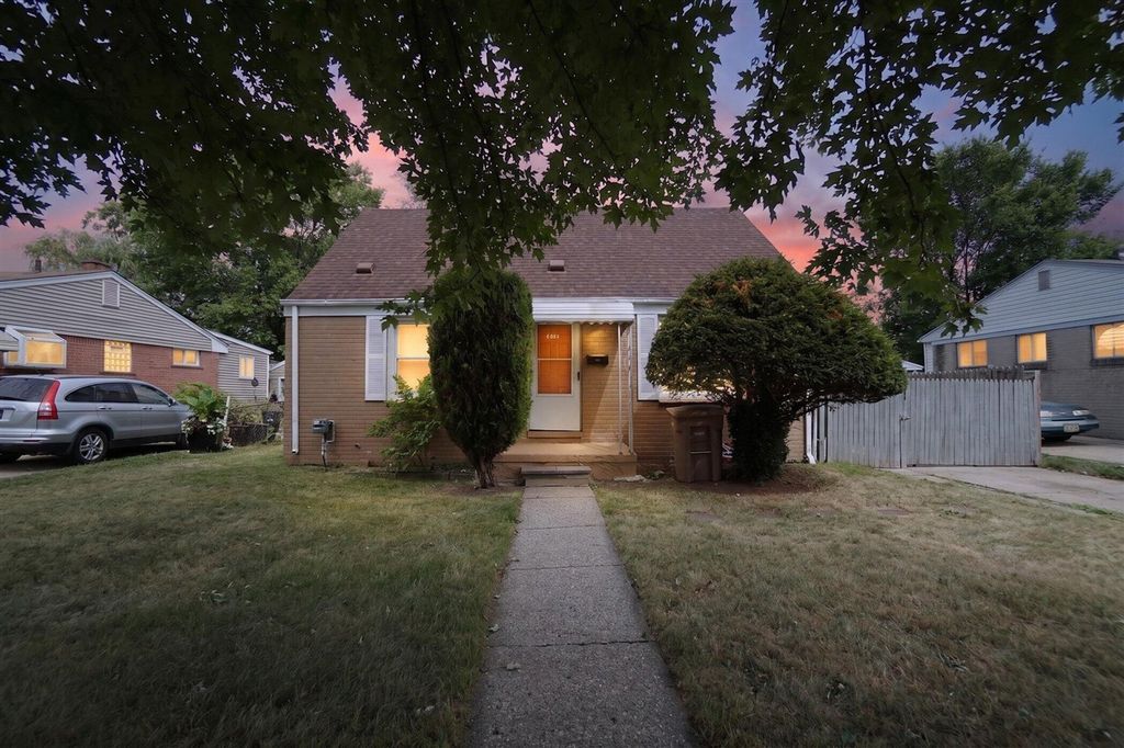 224 Victory Drive, Pontiac, MI 48342