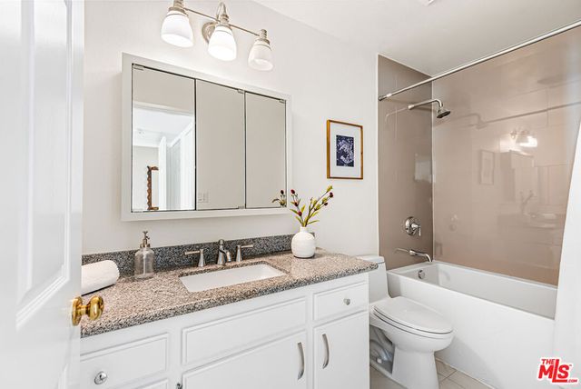 3949 Bentley Avenue 8, Culver City, CA 90232