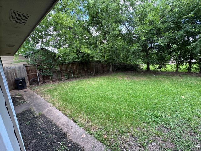 2222 8th Street, Houston, TX 77547