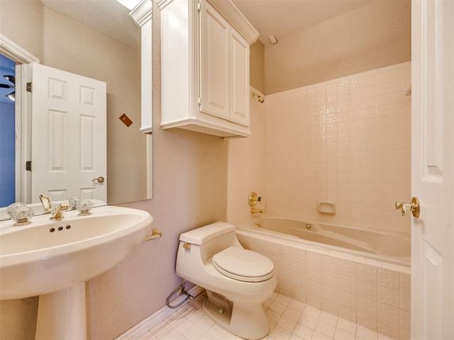 3201 Wakefield Lane, Choctaw, OK 73020