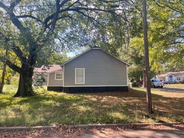 2032, 2044, 2054 E Price Street 2044, Paris, TX 75460