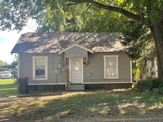 2032, 2044, 2054 E Price Street 2044, Paris, TX 75460