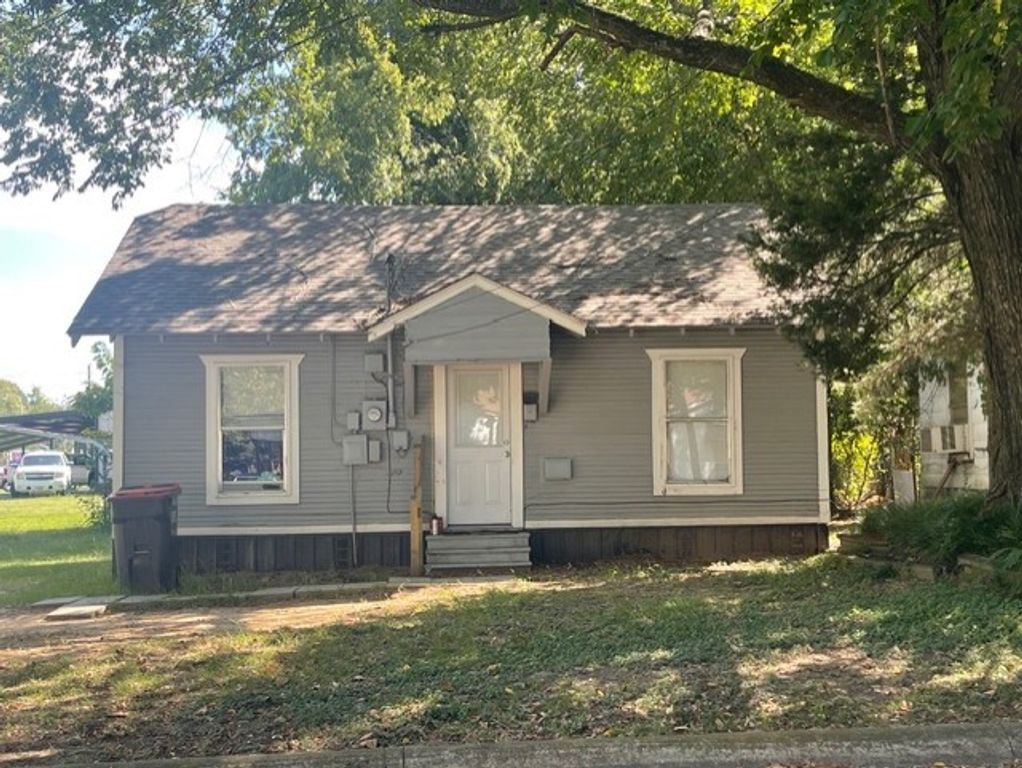 2032, 2044, 2054 E Price Street 2044, Paris, TX 75460