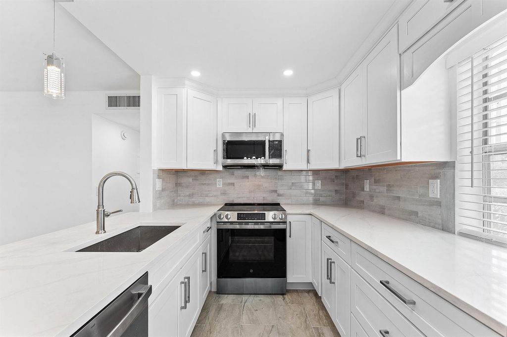 790 Burgundy Q, Delray Beach, FL 33484
