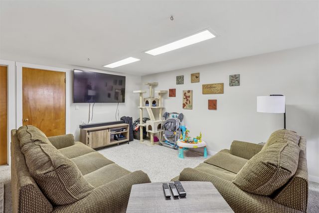 722 W 12th Street S, Newton, IA 50208