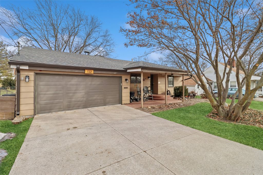 722 W 12th Street S, Newton, IA 50208