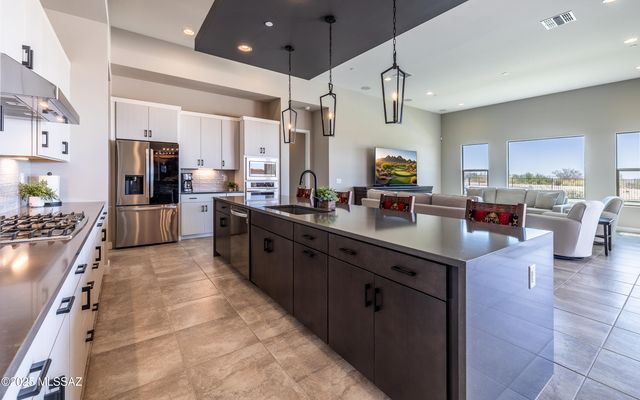 6947 W Patina Drive, Marana, AZ 85658