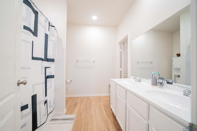 401 Caprock Dr, Longview, TX 75605