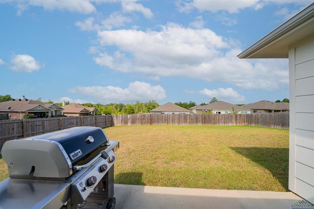 401 Caprock Dr, Longview, TX 75605