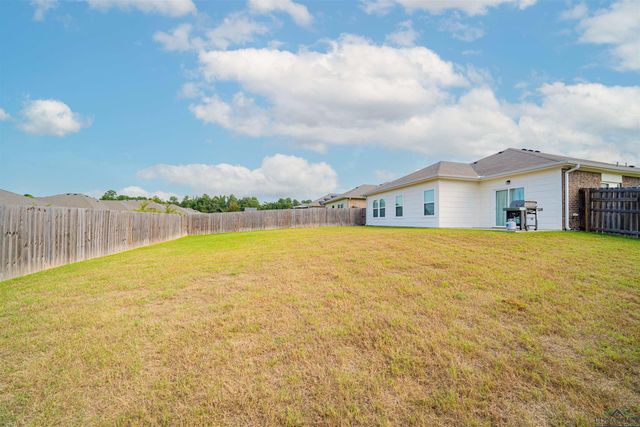 401 Caprock Dr, Longview, TX 75605