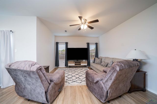 401 Caprock Dr, Longview, TX 75605