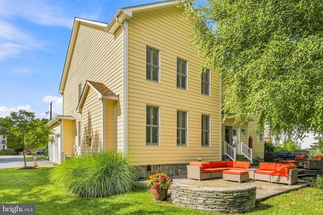 632 NASH ST, Herndon, VA 20170