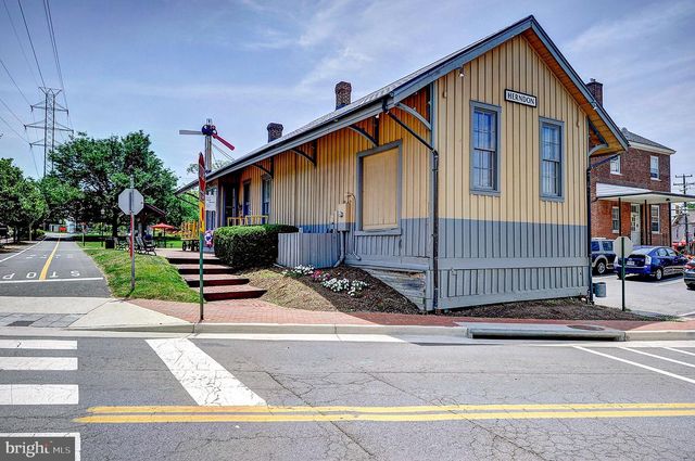 632 NASH ST, Herndon, VA 20170