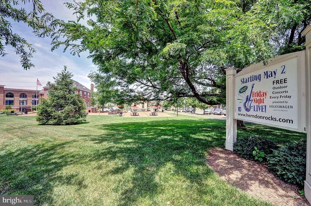 632 NASH ST, Herndon, VA 20170