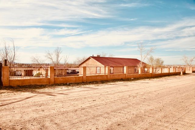 5 Santa Barbara Drive, Los Lunas, NM 87031