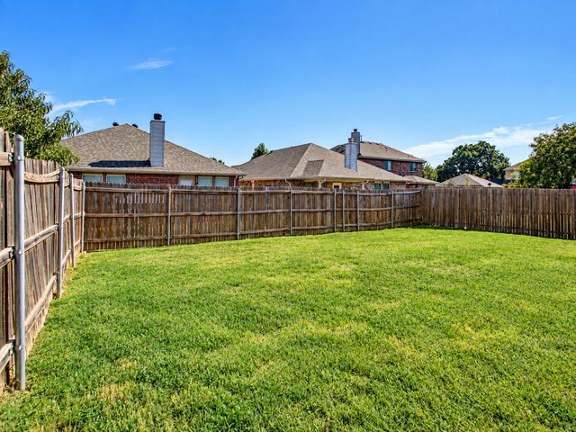 706 Bastrop Drive, Arlington, TX 76002