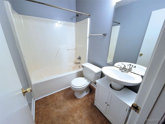 3248 Meadow Walk Lane, Montgomery, AL 36116