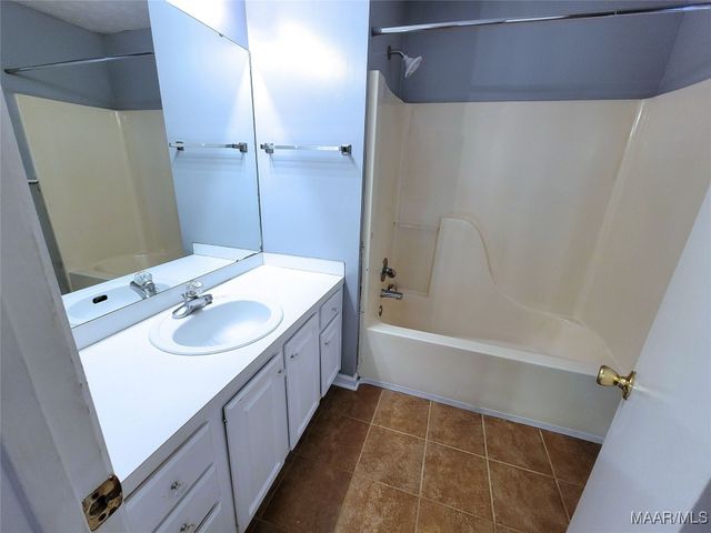 3248 Meadow Walk Lane, Montgomery, AL 36116