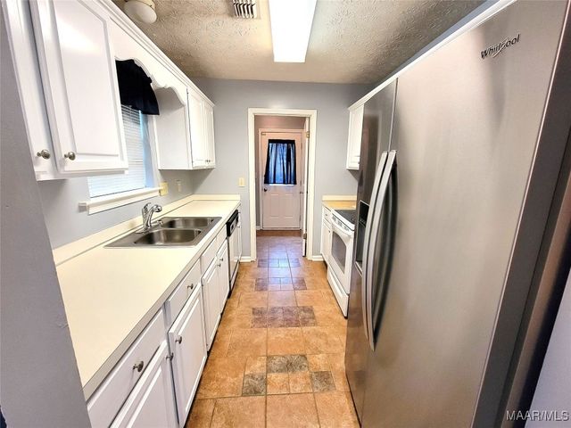 3248 Meadow Walk Lane, Montgomery, AL 36116