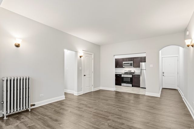 1608 W Sherwin Avenue 202, Chicago, IL 60626