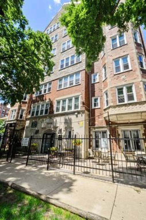 1608 W Sherwin Avenue 202, Chicago, IL 60626
