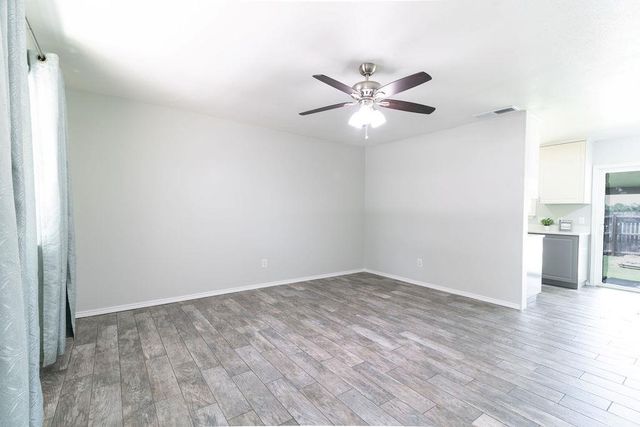 1515 Glenmeadows DR, Round Rock, TX 78681