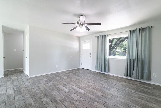 1515 Glenmeadows DR, Round Rock, TX 78681