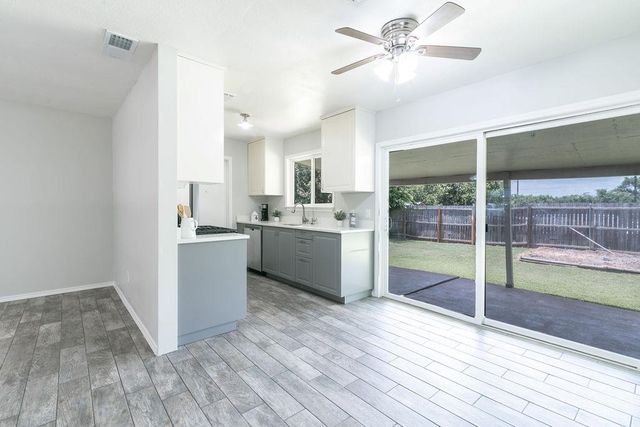 1515 Glenmeadows DR, Round Rock, TX 78681