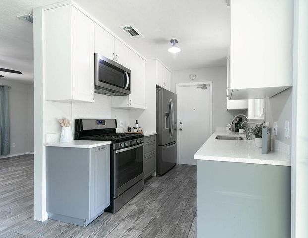 1515 Glenmeadows DR, Round Rock, TX 78681