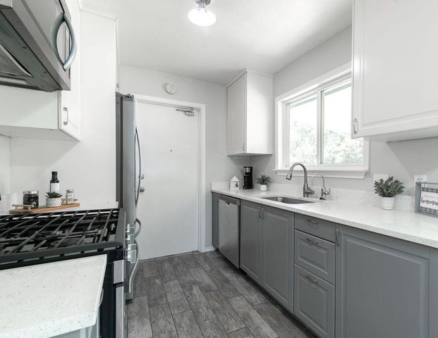 1515 Glenmeadows DR, Round Rock, TX 78681