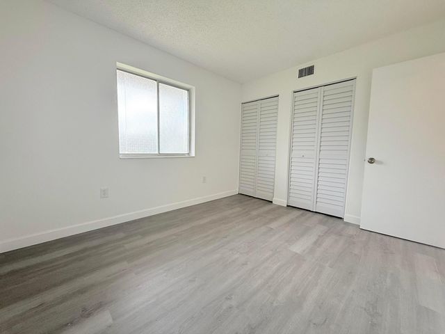 6106 FOREST HILL Boulevard 204, West Palm Beach, FL 33415