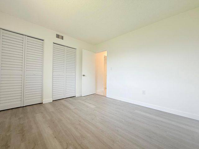 6106 FOREST HILL Boulevard 204, West Palm Beach, FL 33415