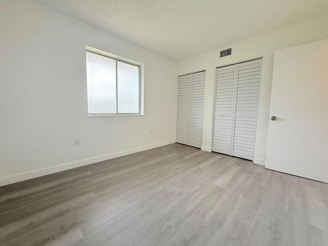 6106 FOREST HILL Boulevard 204, West Palm Beach, FL 33415