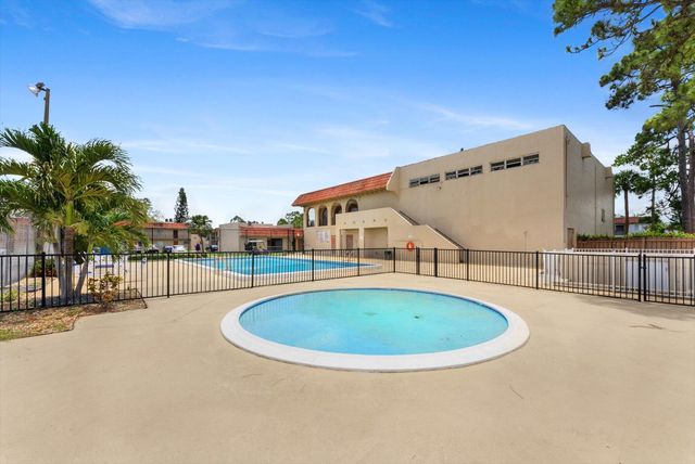 6106 FOREST HILL Boulevard 204, West Palm Beach, FL 33415