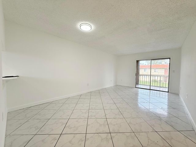 6106 FOREST HILL Boulevard 204, West Palm Beach, FL 33415