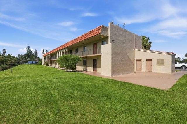 6106 FOREST HILL Boulevard 204, West Palm Beach, FL 33415