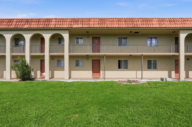 6106 FOREST HILL Boulevard 204, West Palm Beach, FL 33415