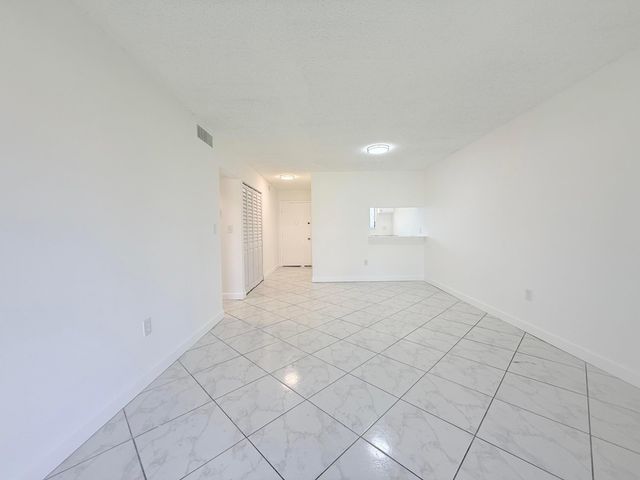 6106 FOREST HILL Boulevard 204, West Palm Beach, FL 33415